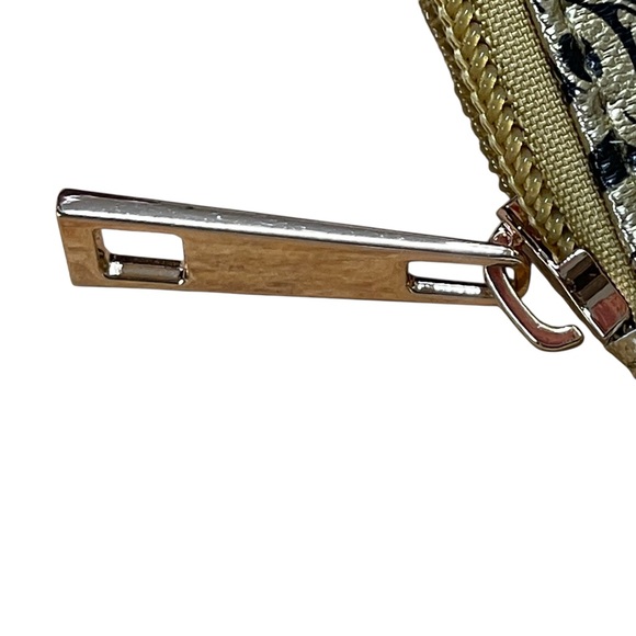 DISNEY Minnie Mouse Gold Wristlet frolicking flirty fun Minnie’s dancing whimsy - Picture 5 of 14